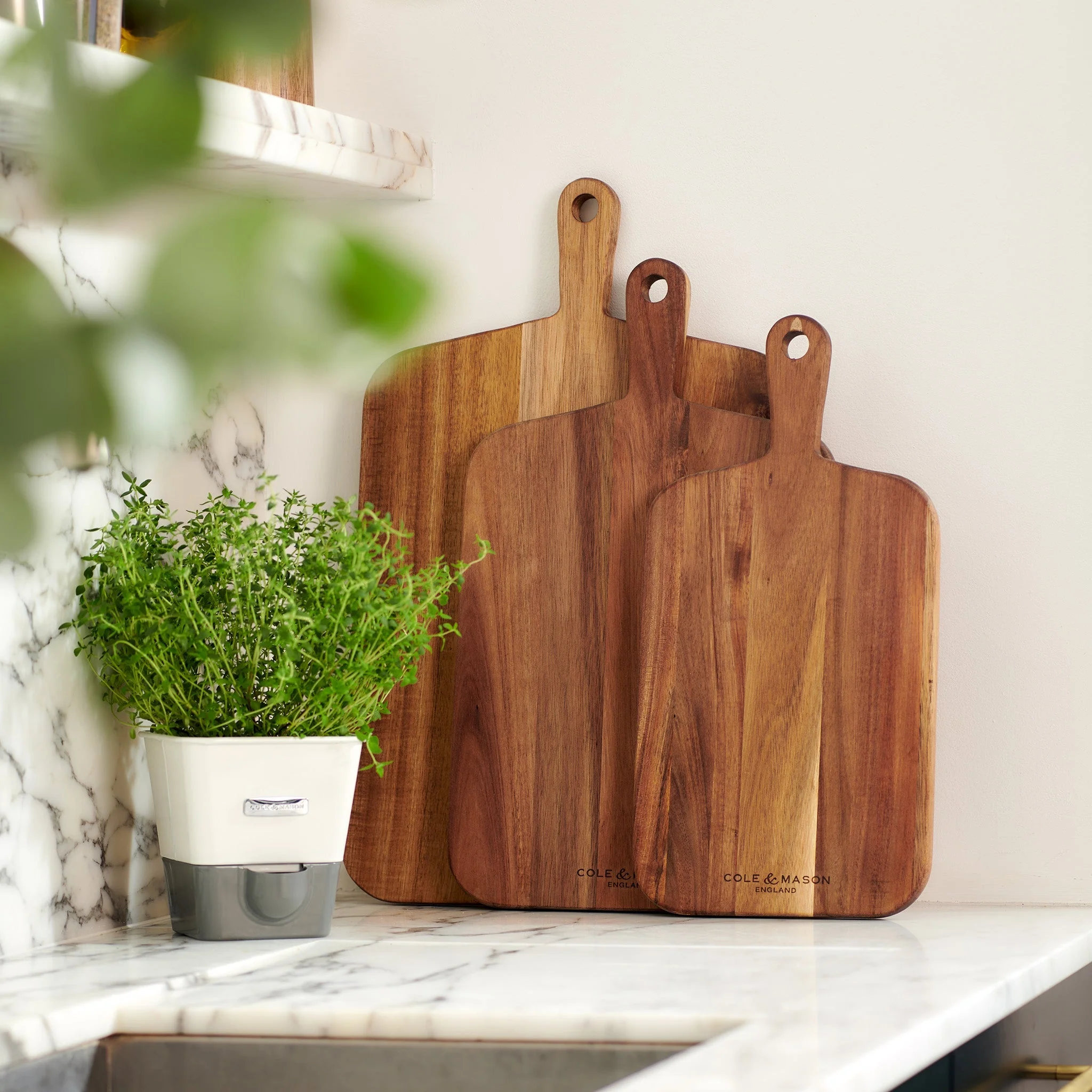 Cole & Mason Barkway Acacia Chopping Board - Image 3