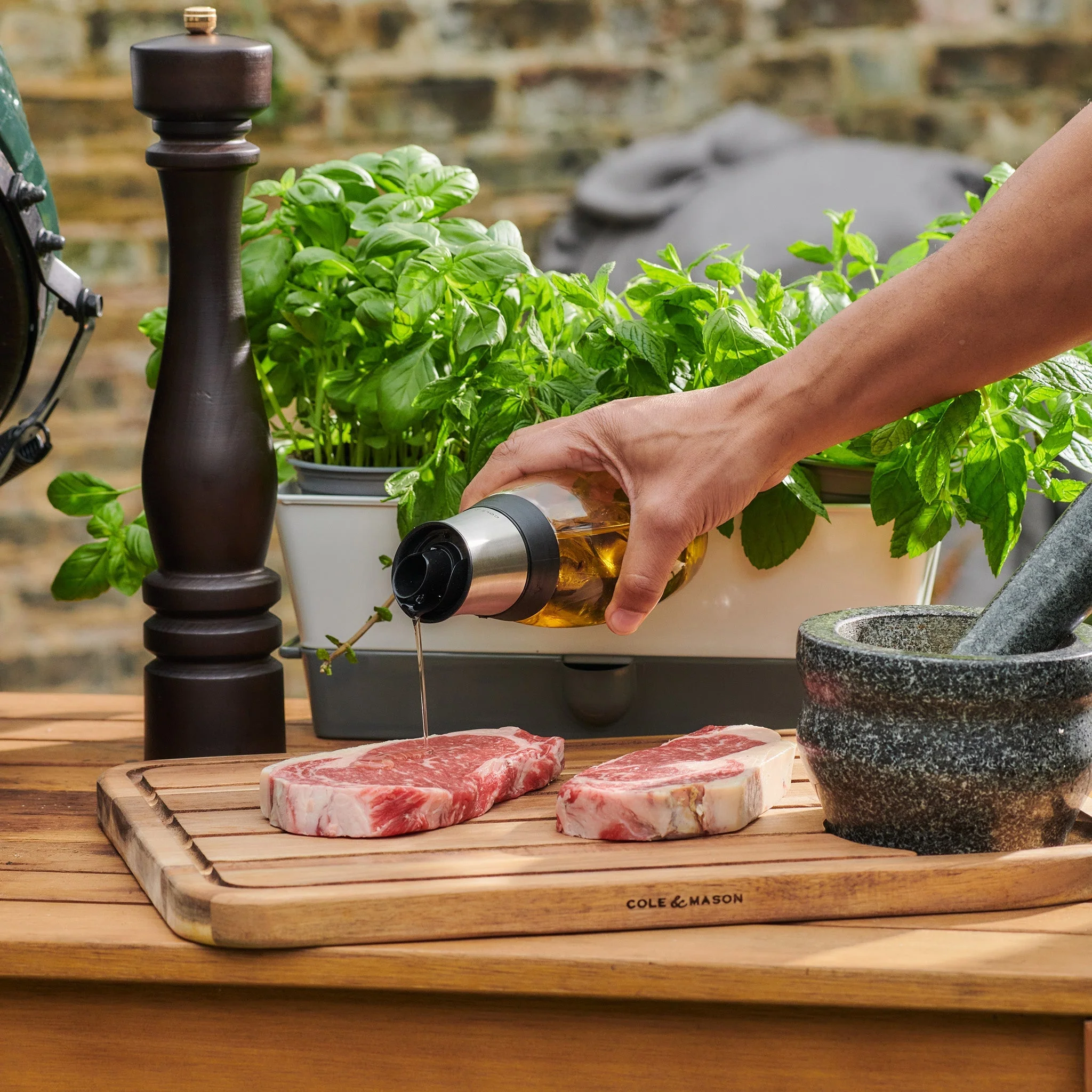 Cole & Mason Bristol Duo Oil & Vinegar Pourer - Image 3