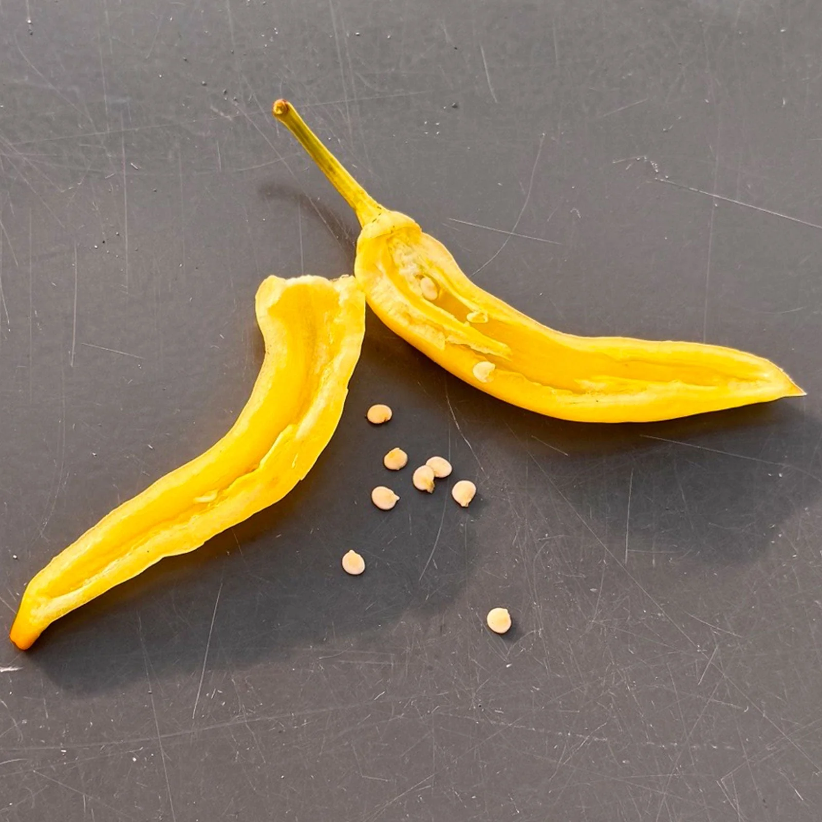 Sweet Banana Pepper Seeds - Image 3